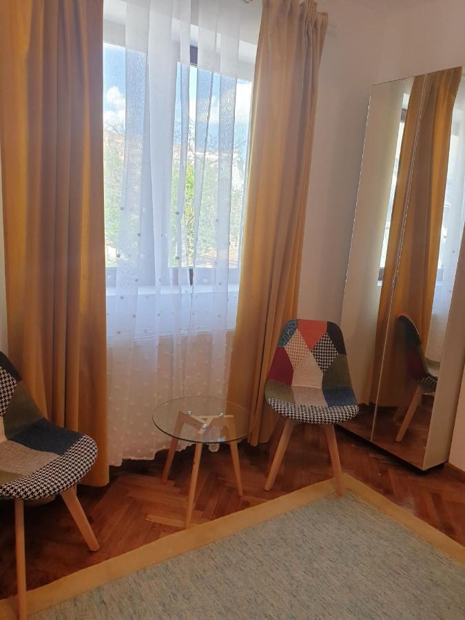 Studio Yellow - Piata Victoriei Бухарест Екстер'єр фото